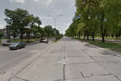Cayó de su moto frente al parque 9 de Julio y murió