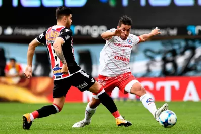 Argentinos venció a Chacarita en el partido que completó la primera fecha de la Superliga