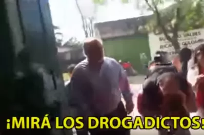 Video: denuncian que el gobernador de Corrientes trató de drogadictos a un grupo de periodistas