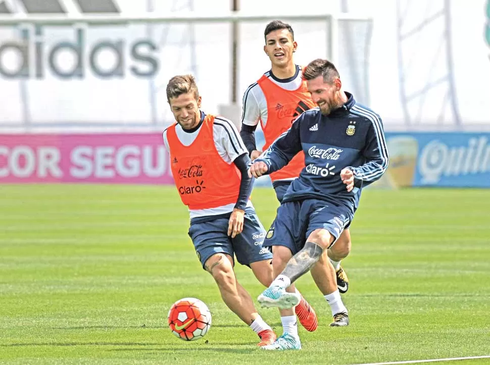 Messi debe asociarse con sus compañeros de ataque