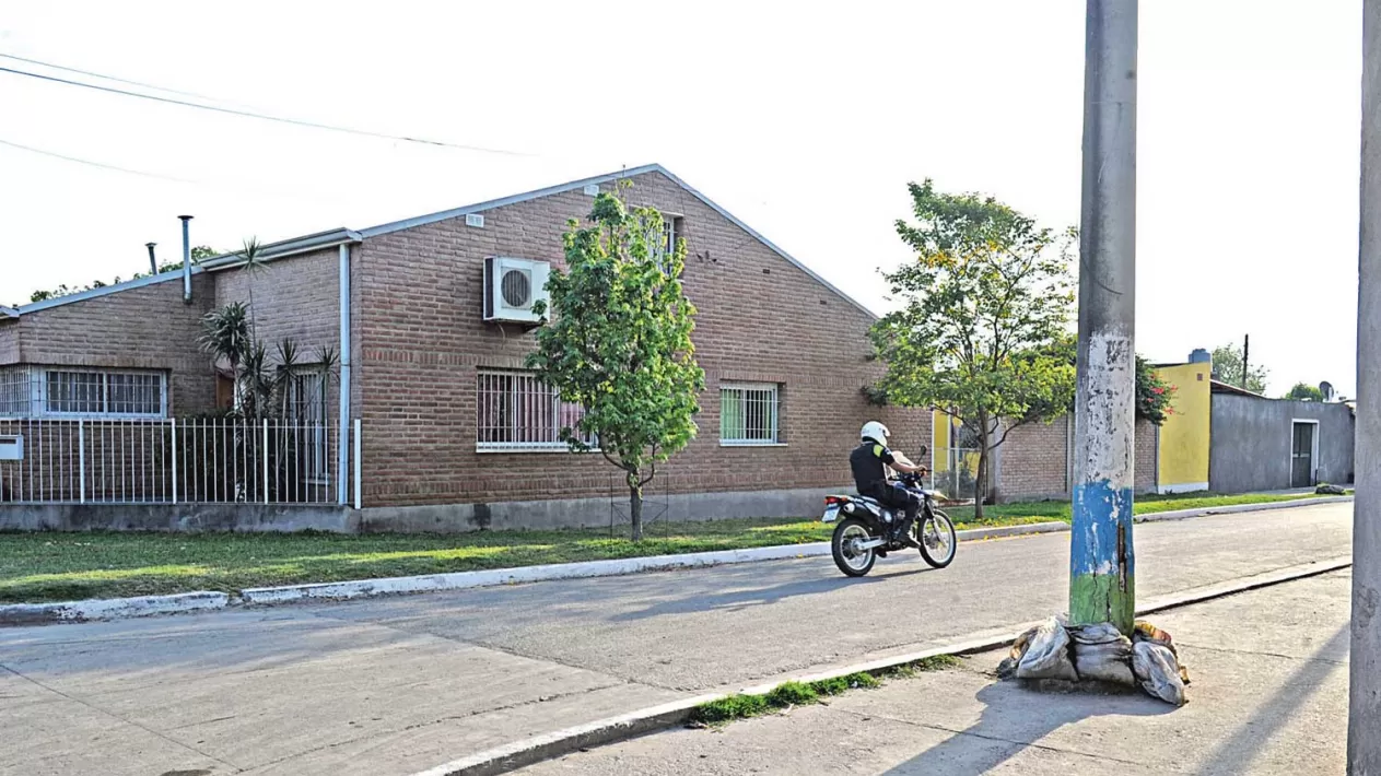 VILLA AMALIA. Es esta esquina encontraron al muchacho herido a tiros. la gaceta / foto de hector peralta