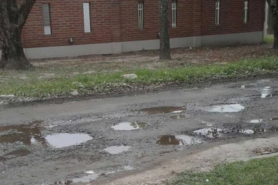 Mientras recomiendan cuidar el agua potable, el derrame es permanente