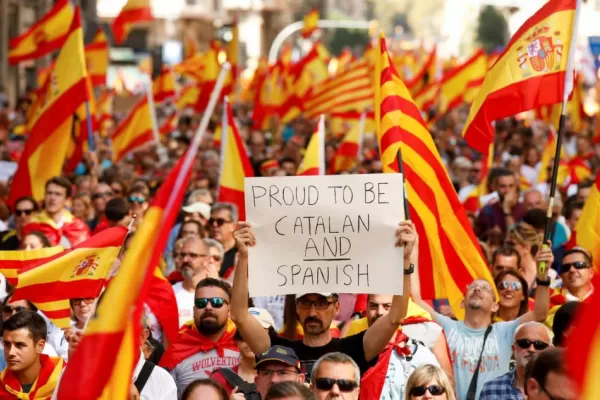 Miles de catalanes enfrentan la separación de España