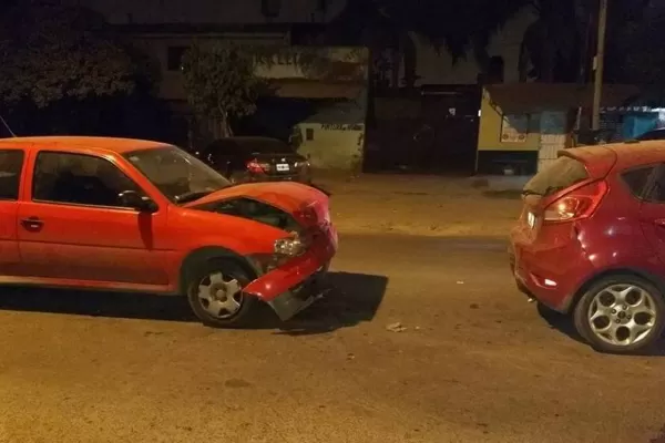 Una mujer resultó herida en un choque en cadena, que desató una polémica en las redes sociales