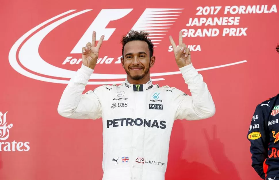 LA GRAN COSECHA. Lewis Hamilton y su felicidad en el podio; ahora le lleva 59 puntos a Vettel y avisora el título. Prensa Mercedes AMG