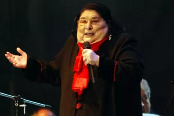 Familiares de Mercedes Sosa reclaman la restitución de una placa en Radio Nacional Tucumán