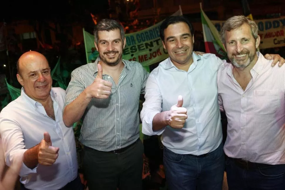 ESPALDARAZO A LA ROSADA. Canteros, Peña, Valdés y Frigerio se mostraron exultantes con los resultados del escrutinio privisorio en Corrientes. Dyn
