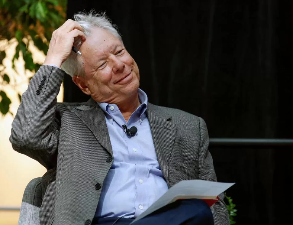 VISIÓN. Peter Graneros, miembro del Comité Nobel,  subrayó que Thaler “hizo la economía más humana”. Reuters