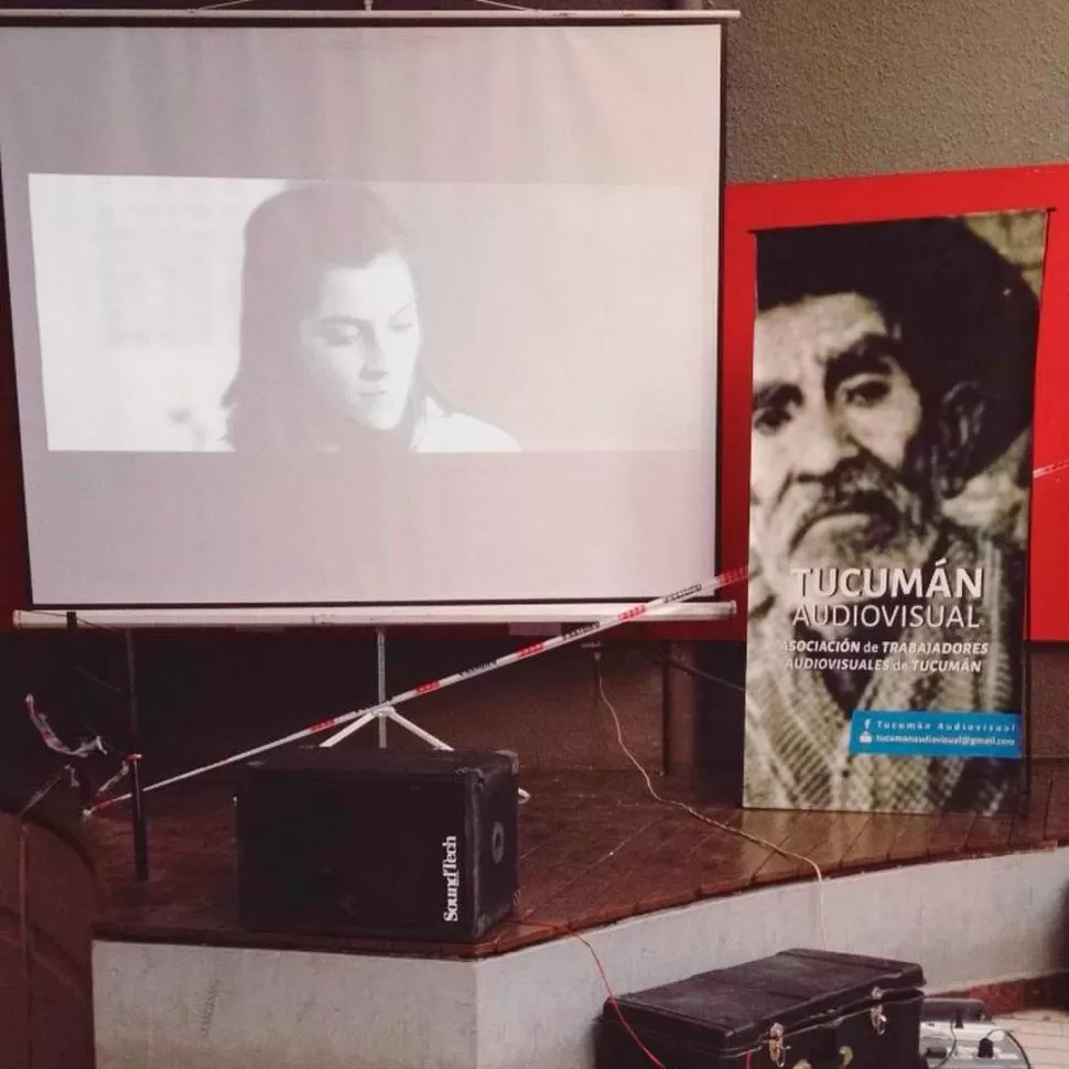 PROTESTA. Tucumán Audiovisual se manifestó en la sala Orestes Caviglia. foto Tucuman Audiovisual