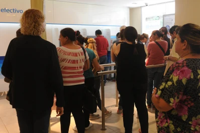 Cajeros colapsados: cómo sacar dinero en efectivo sin hacer largas filas