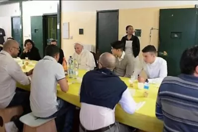 Sin códigos: dos presos almorzaron con el papa Francisco y después se fugaron