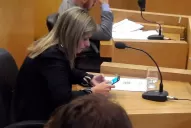 Una concejal votó mal por estar usando Whatsapp en plena sesión