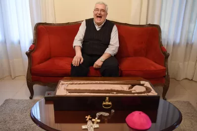 Qué significan los símbolos que lucirá el arzobispo Carlos Sánchez a partir de hoy