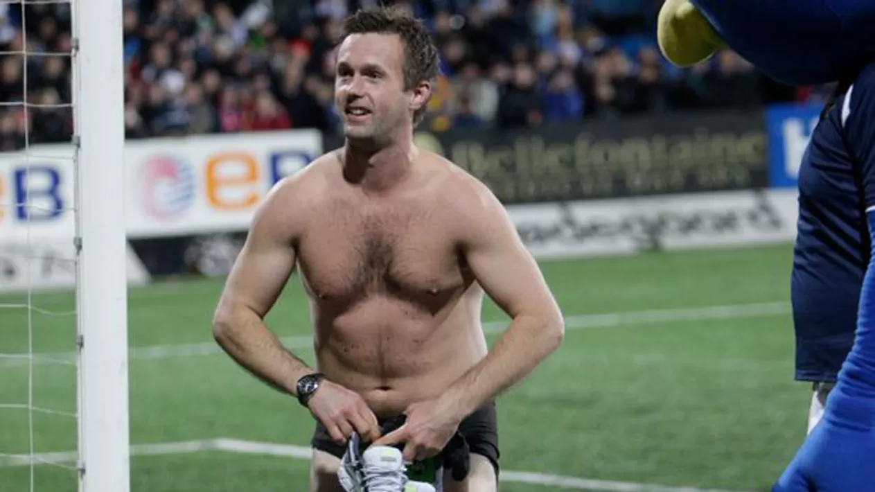 RONNY DELIA. El DT que se desnuda para motivar a sus jugadores. FOTO TOMADA DE DAILYRECOR.COM