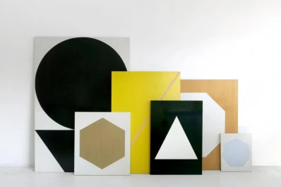 Entre geometrías y estructuras, se presenta el arte abstracto