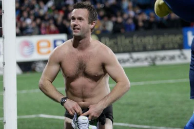Método nuevo: un DT se desnuda para motivar a sus jugadores