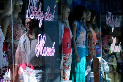 Especulan que el fin de semana largo afectó las ventas por el Día de la Madre