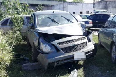 Dejó su auto en el lavadero y un empleado lo usó como propio: lo terminó volcando