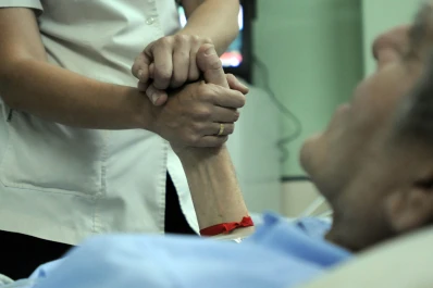 Faltan enfermeros: quieren formar 50.000 hasta 2020