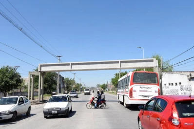 Construyen un puente peatonal para evitar los peligros del tránsito en Jujuy al 2.100