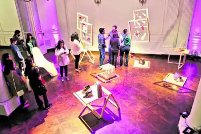 Exponen trabajos de diseño alumnos de la San Pablo-T