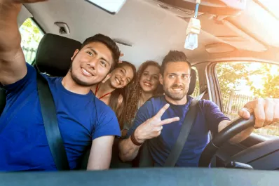 Tres destinos con playa, sol y mucha fiesta que son ideales para visitar con amigos