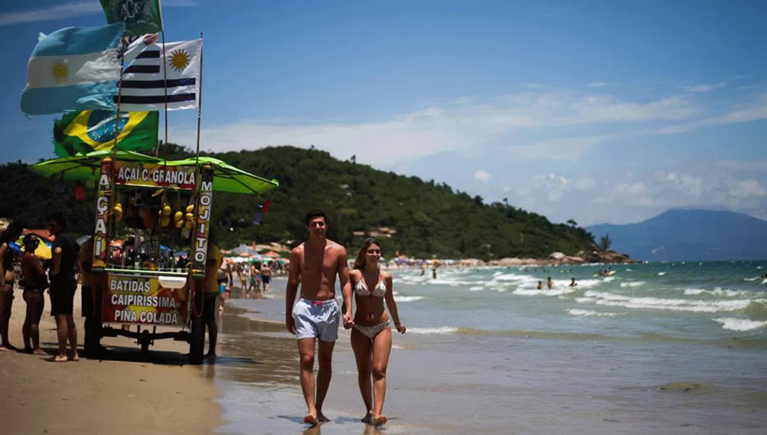 PLAYA. Miles de argentinos visitan las playas de Florianópolis todos los veranos. FOTO TOMADA DE LA NACIÓN