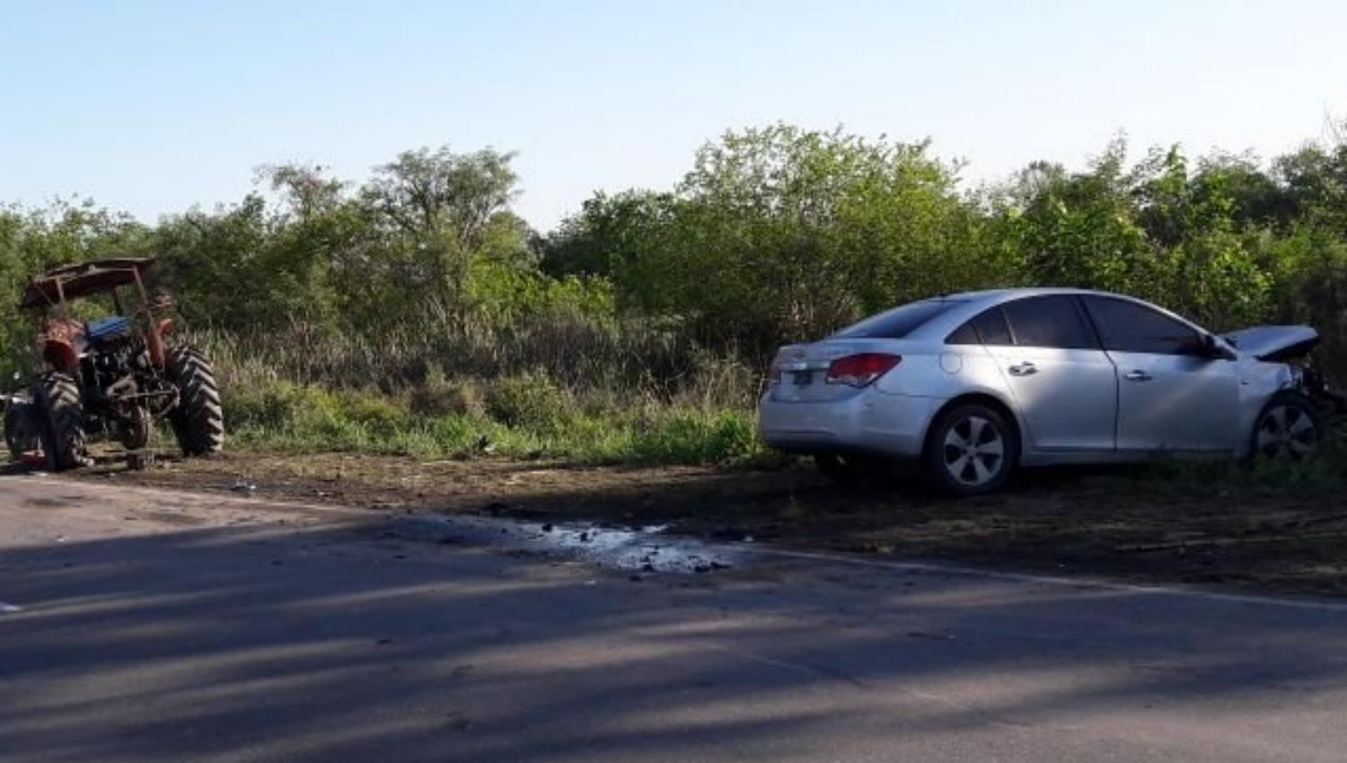 Accidente en la ruta 323: chocó el intendente de Simoca contra un tractor