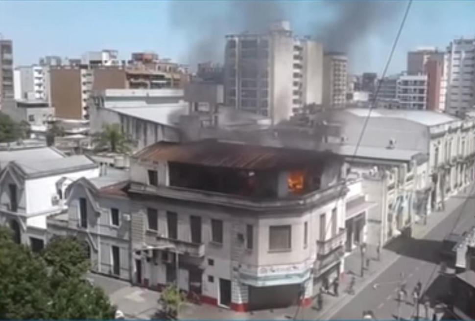 Acusan a una caravana de adolescentes por un incendio
