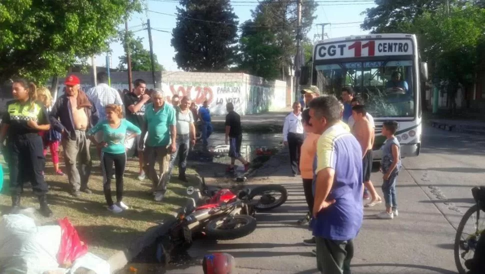 AVENIDA INDEPENDENCIA. Víctor Iramain murió al chocar con un colectivo.