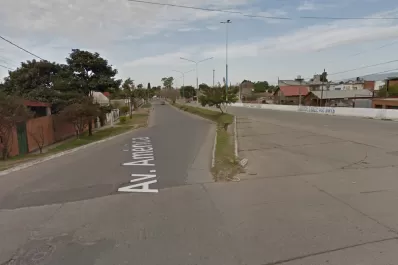 Insólito: chocó contra una casa y escapó caminando