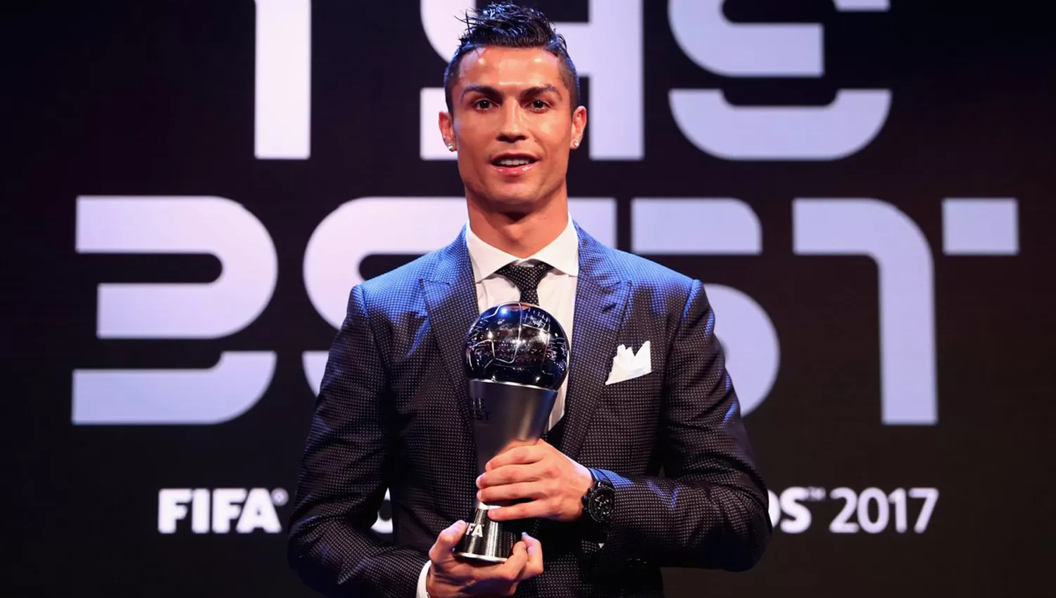 THE BEST. Cristiano Ronaldo se quedó con el premio. (@THEBEST)