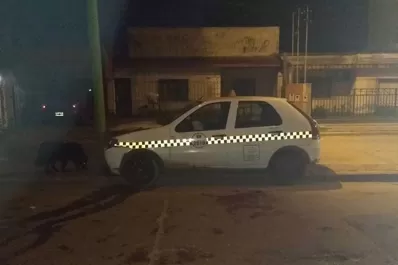 Un taxista chocó contra un poste de luz tras ser baleado durante un intento de asalto