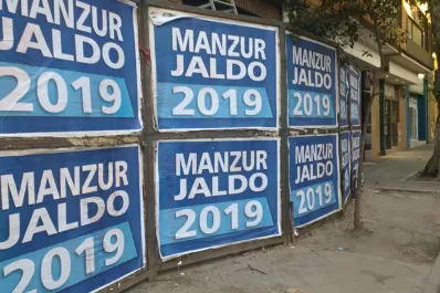 Empapelaron la ciudad con la leyenda Manzur-Jaldo 2019