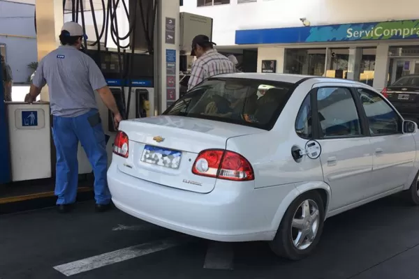 Subieron los combustibles un 10%: ¿cuánto cuesta llenar el tanque en Tucumán?