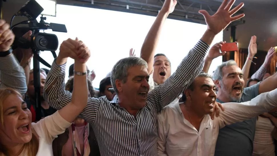 FESTEJOS. Militantes y allegados celebraron cuando el resultado se confirmó. la gaceta / fotos de DIEGO ARáOZ
