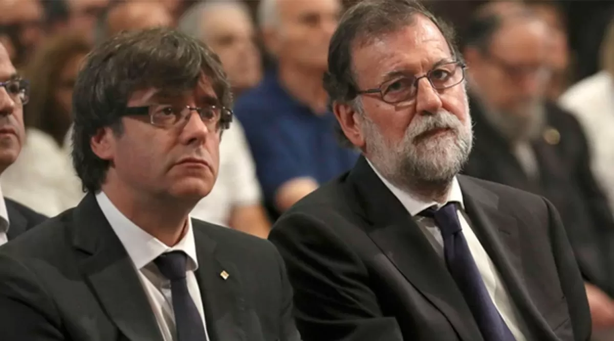 El presidente de la Generalitat de Cataluña Carles Puigdemont y el presidente del Gobierno español Mariano Rajoy. FOTO TOMADA DE INFOBAE.COM