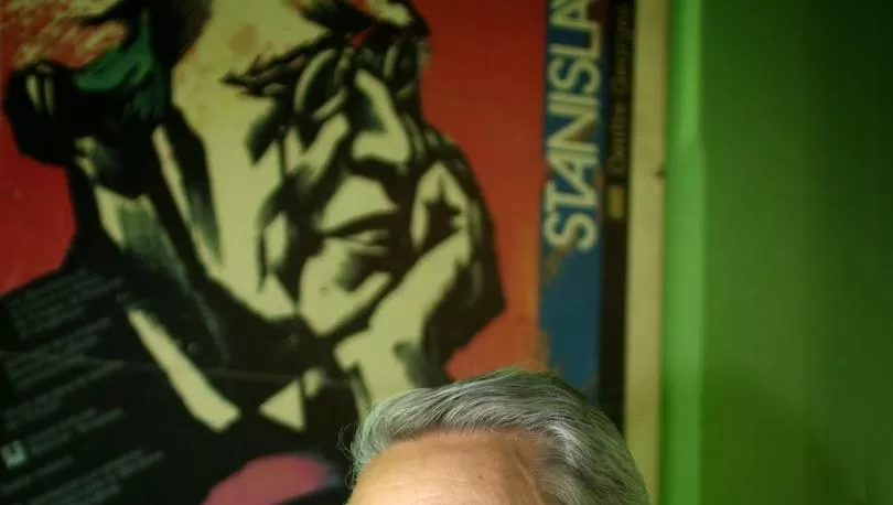 INNOVADOR. Raúl Serrano reivindica ser antiimperialista en lo cultural. Grupo Ambai.-