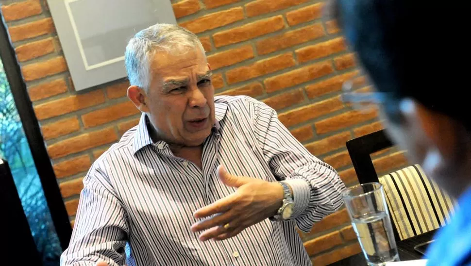 “NO TENGO NADA QUE OCULTAR”. Luque se mostró molesto por el uso político del instrumento financiero. la gaceta / foto de hector peralta