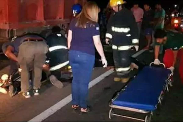 Una moto se estrelló contra un camión estacionado en la ruta 38: un muerto