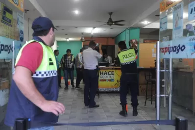Se tiroteó con un policía en un asalto y ahora está muy grave