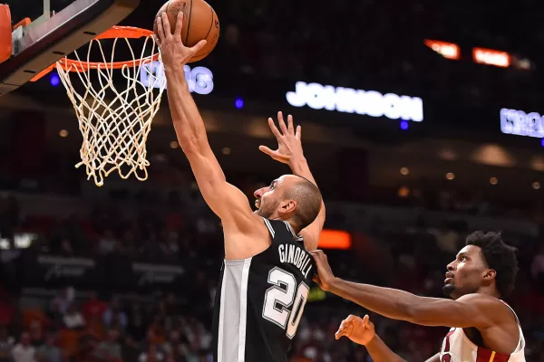 Manu Ginóbili sigue brillando y los Spurs mantienen su invicto en la NBA