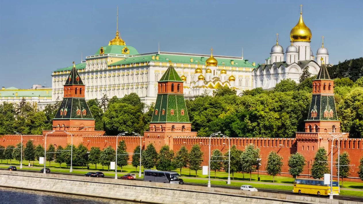Pasan los “poderes eternos”, el Kremlin permanece
