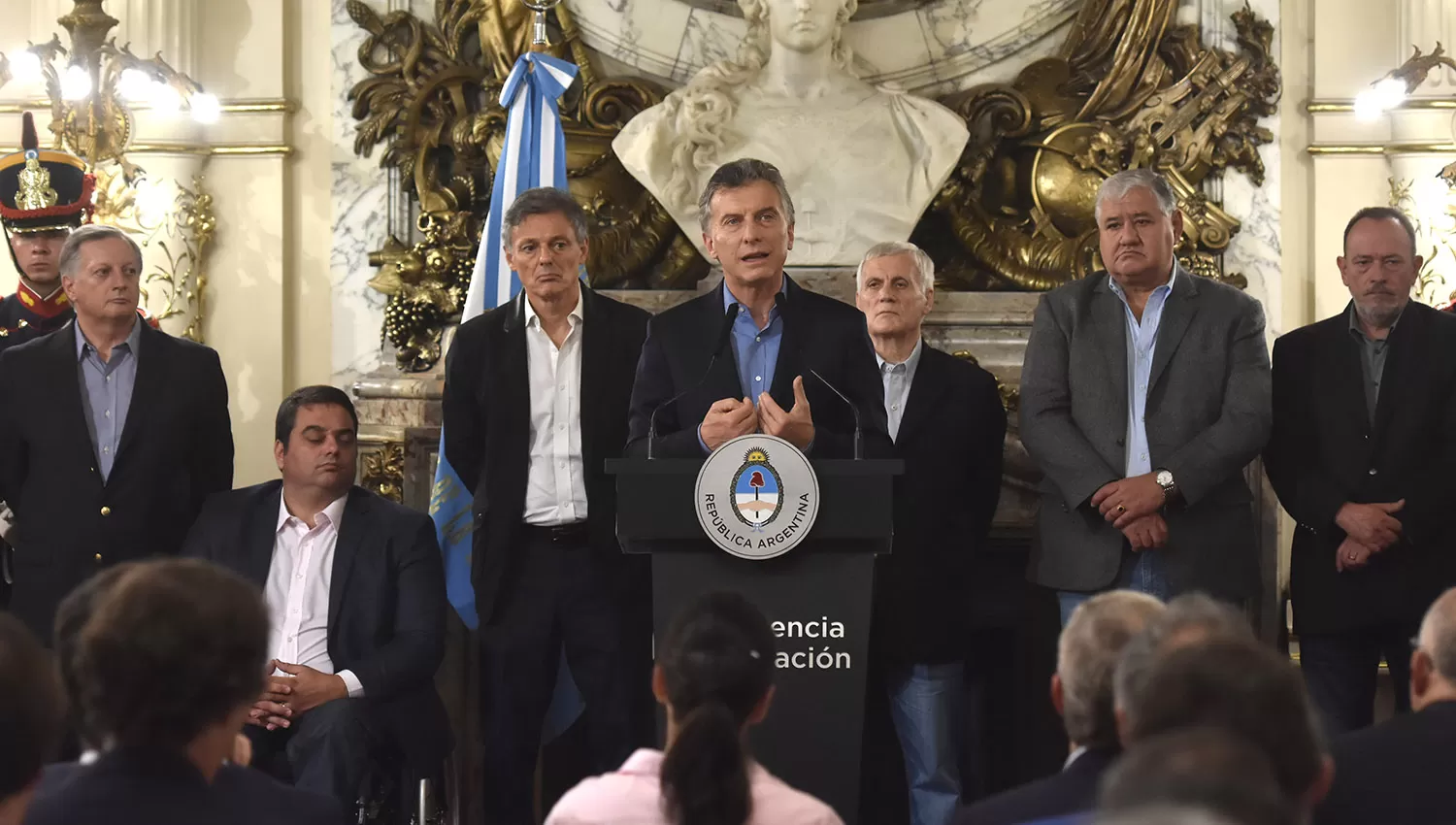 Macri presentó el nuevo acuerdo multisectorial en un acto realizado en el Salón Blanco de la Casa Rosada. FOTO DE DYN. 