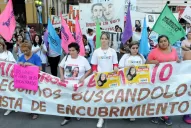 Marcharon en plaza Independencia, a un año de la desaparición de Milagros Avellaneda y de su hijo