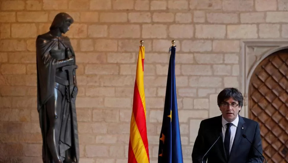 ESPERA VANA. Puigdemont dijo que aguardaba que el Gobierno le brindara algunas garantías, pero indicó que no obtuvo respuestas de Rajoy. reuters