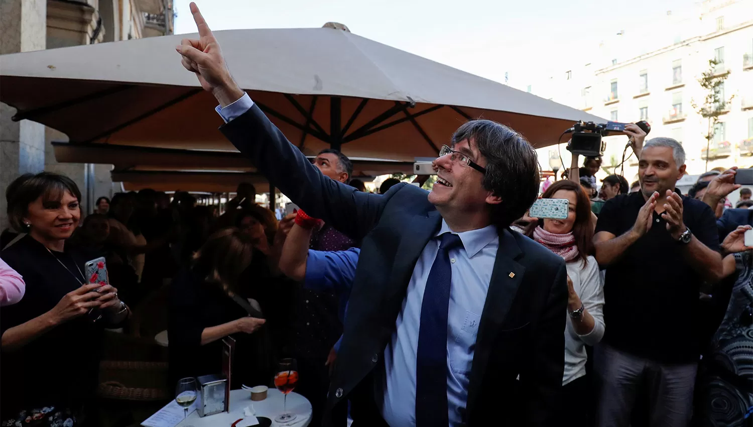 Puigdemont no se da por destituido y llama a defender la secesión de Cataluña