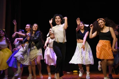 Alumnas de la ESEA, con el lenguaje del cuerpo, hablaron sobre las adicciones