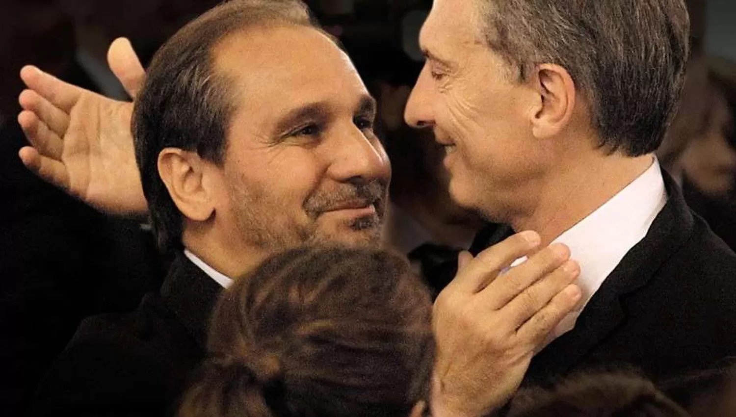 AMIGOS SON LOS AMIGOS. Caputo y Macri se conocen desde la secundaria. FOTO TOMADA DE CLARIN.COM