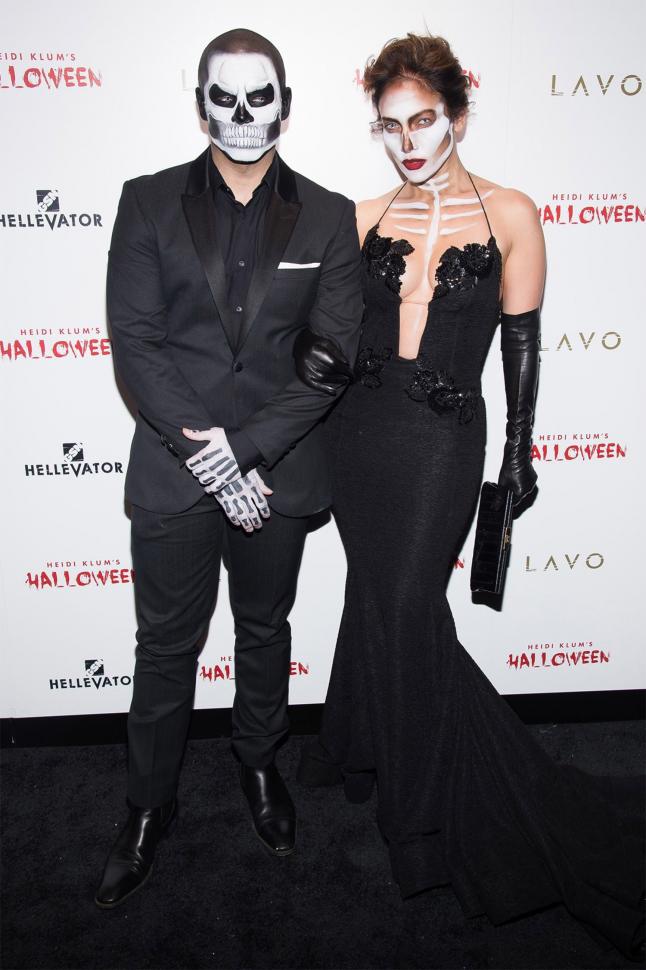 Jennifer Lopez y Casper Smart de calaveras